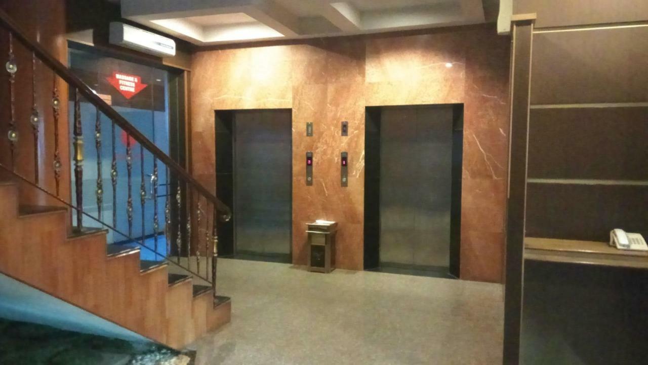 Utama Hotel Batam Exterior photo