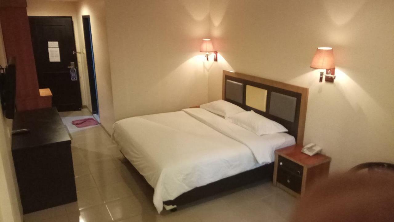 Utama Hotel Batam Room photo